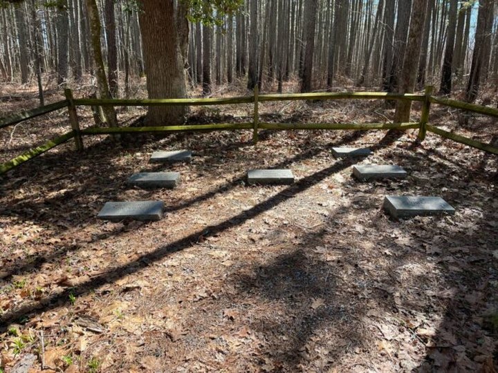 The Little-Known Cemetery In North Carolina You Can Only Reach By Hiking This 3-Mile Trail