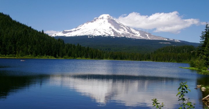 8 Gorgeous Lakes To Visit Around Portland This Summer