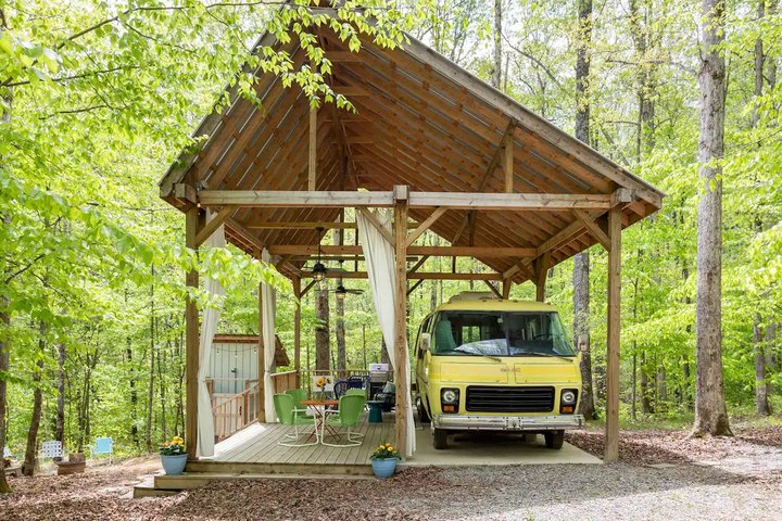 This Vintage RV Airbnb In Tennessee Is Great For A Unique And Relaxing Getaway
