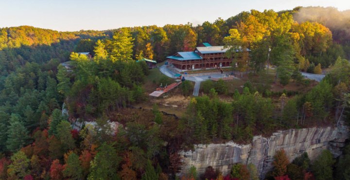 For The Best Views Of Kentucky's Iconic Red River Gorge Check Into The Cliffview Resort