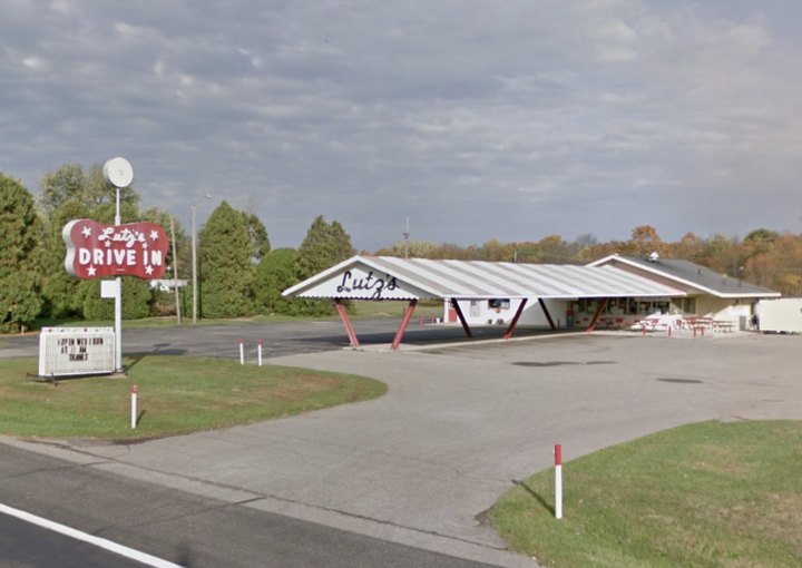 The Burgers And Shakes From This Middle-Of-Nowhere Michigan Drive-In Are Worth The Trip
