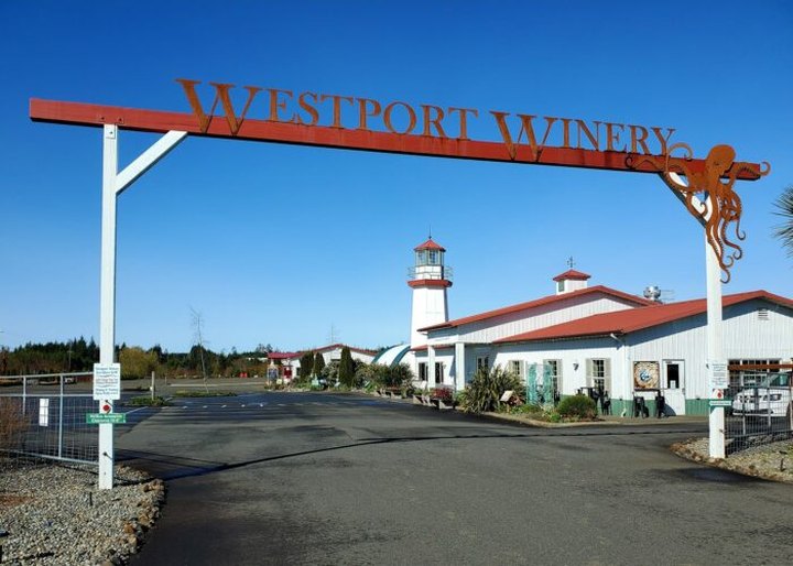 Nestled In The Middle Of A Winery And Mermaid Museum, This Tiny Washington Cafe Is An Enchanting Day Trip Destination