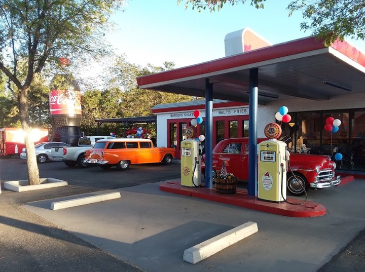 There’s A Restaurant In This Old Arizona Gas Station Built In The Early 1940s And You’ll Want To Visit