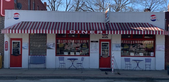 People Drive From All Over Missouri To Eat At This Tiny But Legendary Diner