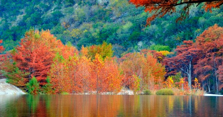 The Awesome Hike That Will Take You To The Most Spectacular Fall Foliage In Texas