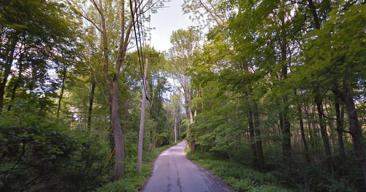 Driving Down This Haunted Rhode Island Road May Give You Nightmares