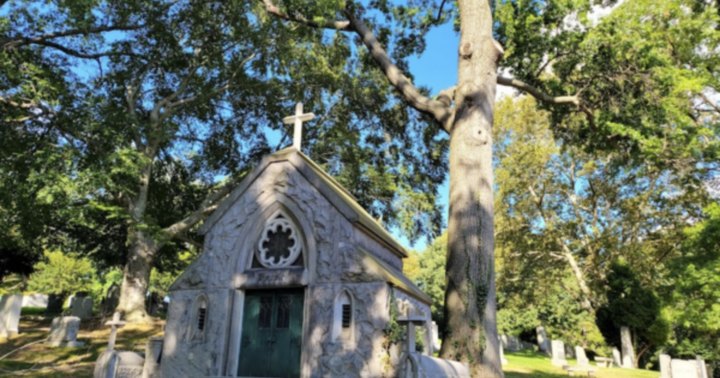One Of The Most Haunted Cemeteries In New York Is Also The Most Beautiful