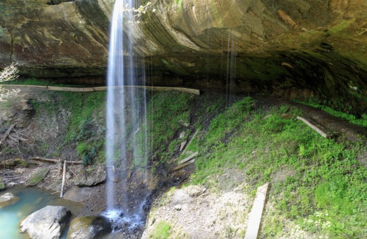 You Can Walk Behind This Little-Known, No-Hike Hidden Waterfall In Kentucky