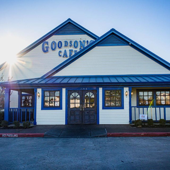You Must Taste The Chicken-Fried Steak At This Unique All-American Restaurant In Texas