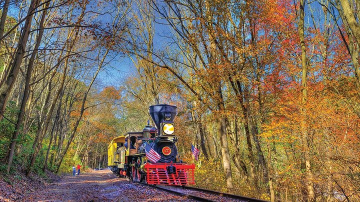 This Pennsylvania Train Ride Leads To The Most Stunning Fall Foliage You've Ever Seen