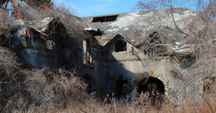 9 Abandoned Places In Rhode Island That Nature Is Reclaiming