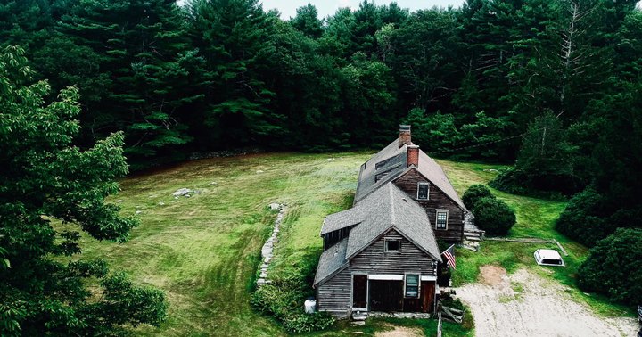 You Can Stay In A Famous Haunted Farm At The Conjuring House In Rhode Island