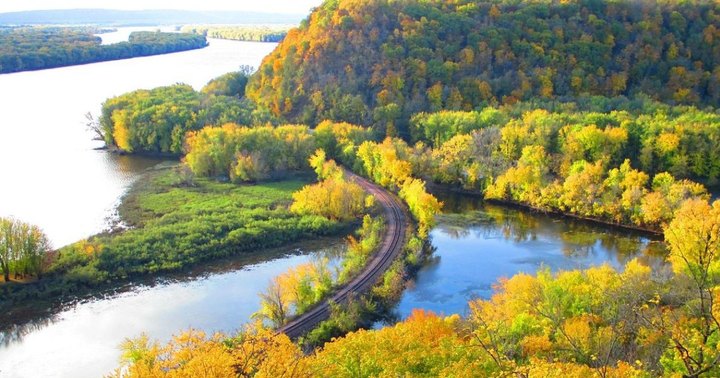 Iowa's Great River Road Is Among The Most Scenic Drives In America And You'll Want To Gas Up The Car Immediately