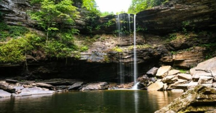 The 2-Mile Blue Hole & Greeter Falls Loop Trail In Tennessee Is Full Of Jaw-Dropping Natural Pools And Waterfalls