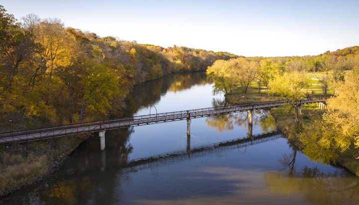 This Iowa Bike Ride Leads To The Most Stunning Fall Foliage You've Ever Seen