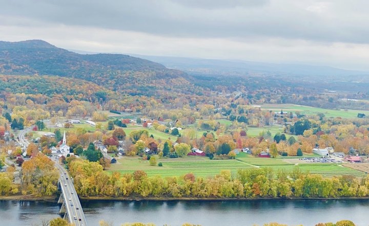 7 Overlooks In Massachusetts That Burst With Fall Color Every Year
