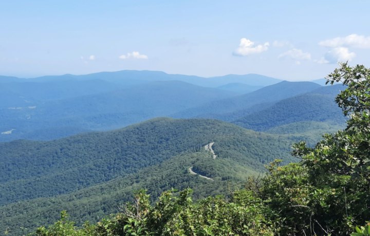 There's A Virginia Trail That Leads To A Stunning Mountain View The Entire Family Will Love
