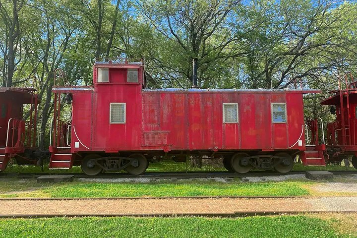 Sleep In A Caboose Airbnb, Then Have Lunch At Gil's Supper Club In Illinois