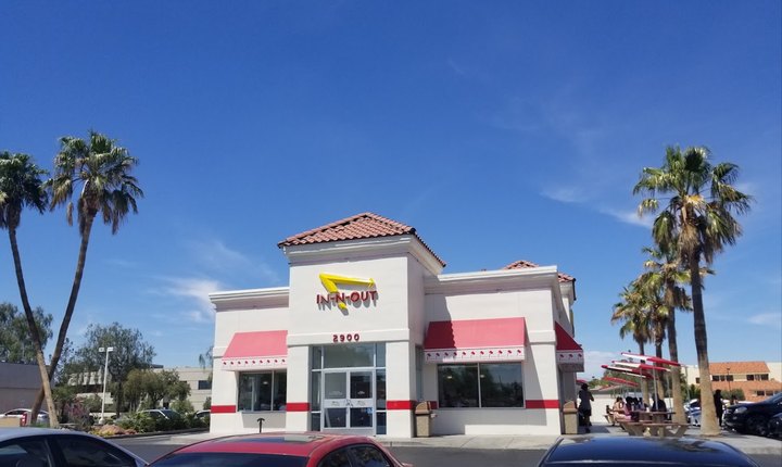 The Oldest Operating In-N-Out Burger In Nevada Has Been Serving Mouthwatering Burgers And Ice Cream Shakes For 30 Years