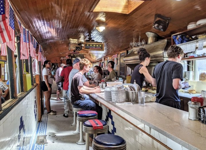 People Drive From All Over Wisconsin To Eat At This Tiny But Legendary Diner