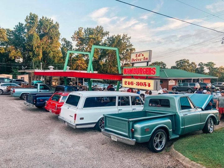 Ed's Drive-In Has Been Serving The Best Burgers In Alabama Since 1964