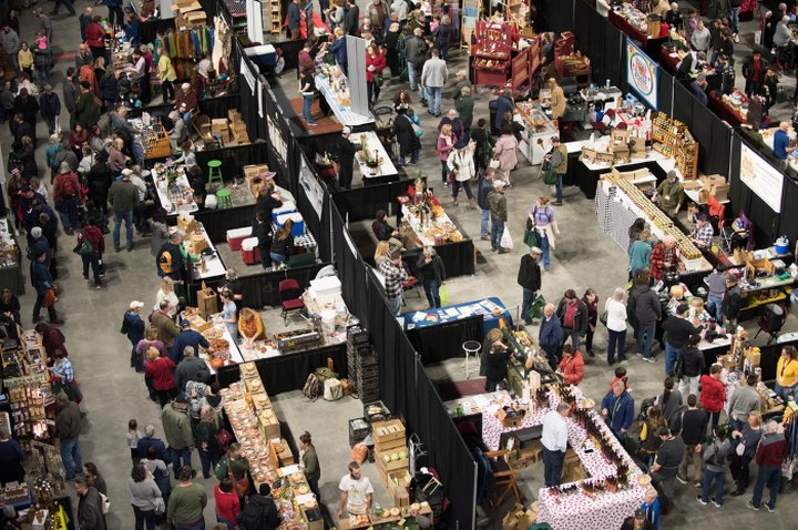 Every Fall, This Civic Center In Maine Holds The Best Local Harvest Festival