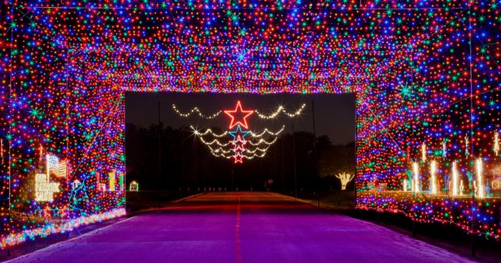 13 Drive-Thru Christmas Lights Displays In Texas The Whole Family Can Enjoy