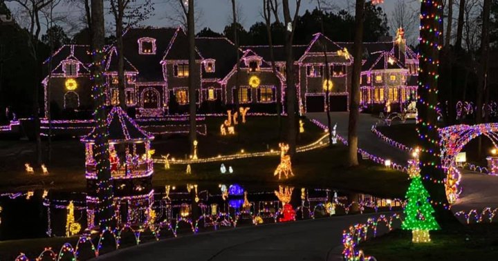 People Come From All Over To See This Massive Christmas Lights Display In North Carolina