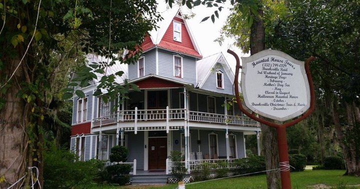 The Story Behind Florida's Most Haunted House Is Beyond Terrifying