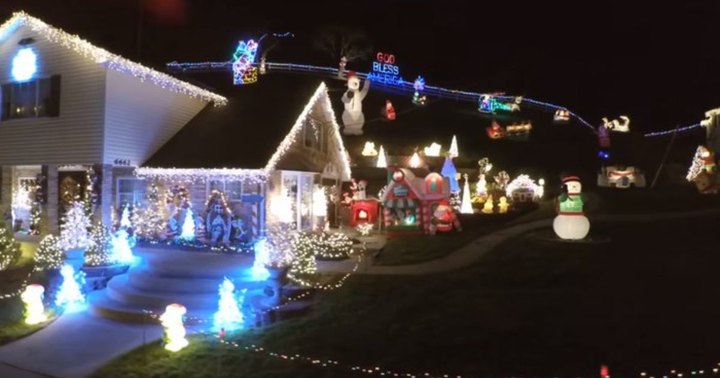 This Footage Of A Massive Christmas Display In The Middle Of Nowhere, West Virginia Proves It's Worth The Trip