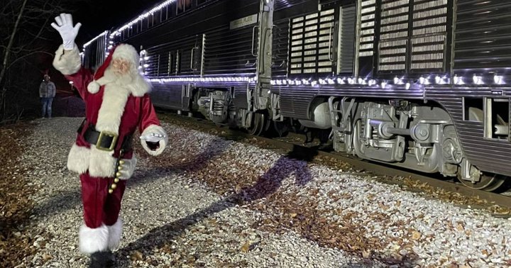 Watch The Indiana Countryside Whirl By On This Unforgettable Christmas Train