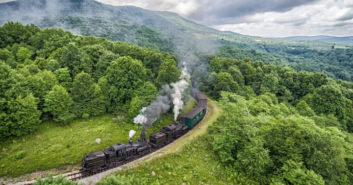 This 22-Mile Train Ride Is The Most Relaxing Way To Enjoy West Virginia Scenery