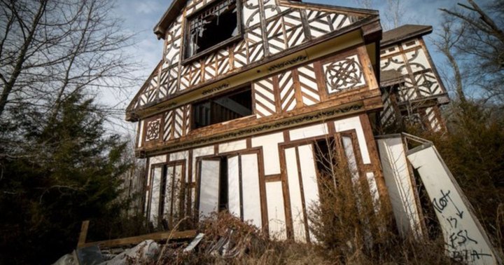 This Abandoned Renaissance Faire In Virginia Was Once A Popular Tourist Destination
