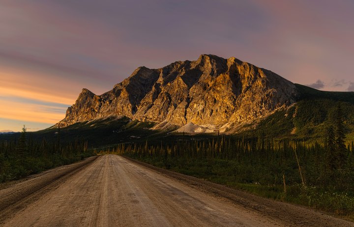 The Dalton Highway Practically Runs Through Half Of Alaska And It's A Beautiful Drive