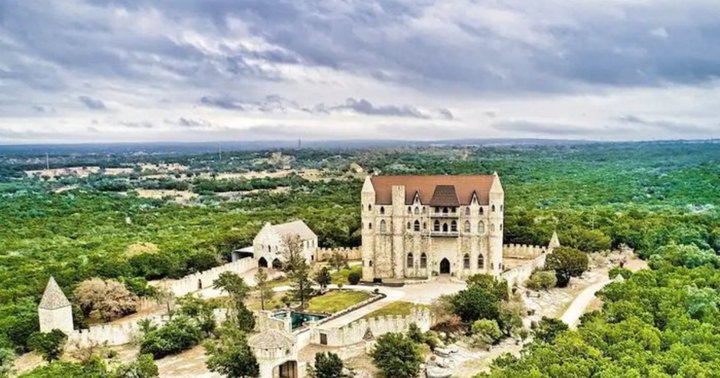 The Stunning Building In Burnet, Texas That Looks Just Like Hogwarts