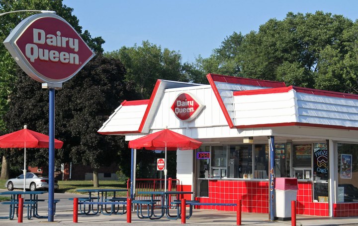 The Oldest Operating Dairy Queen In Illinois Has Been Serving Mouthwatering Ice Cream For More Than 75 Years