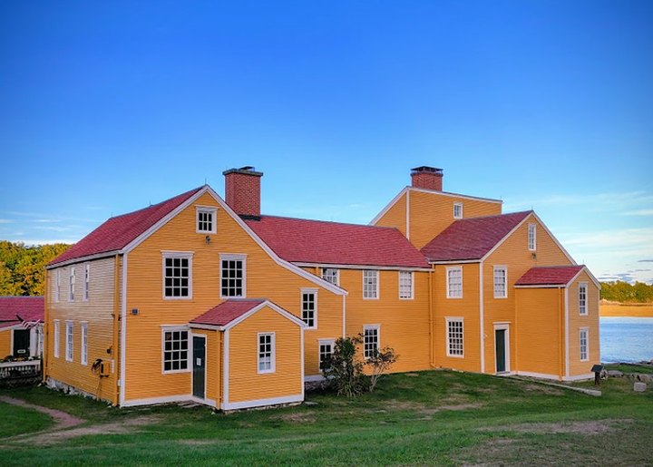 The Breathtaking Mansion In New Hampshire You Must Visit This Fall