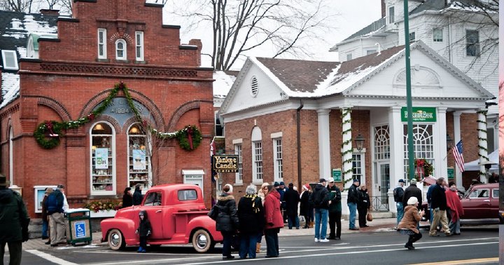 Massachusetts' Charming Town Of Stockbridge Was Named The Best Christmas Town In America