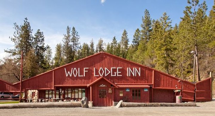 Wolf Lodge Inn Is An Old-School Steakhouse In Idaho That Hasn't Changed In Decades