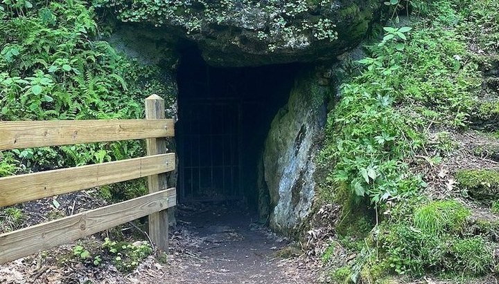 Visit A Hidden Cave, Then Dine At A Historic Iowa Restaurant On This Cave-Themed Day Trip