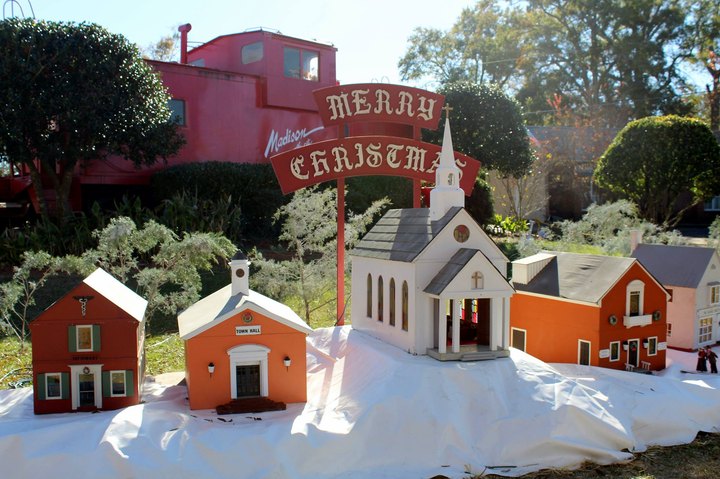 There Is An Entire Christmas Village In Mississippi And It's Absolutely Delightful