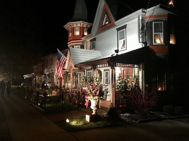 The Charming Small Town In New Jersey Where You Can Still Experience An Old-Fashioned Christmas