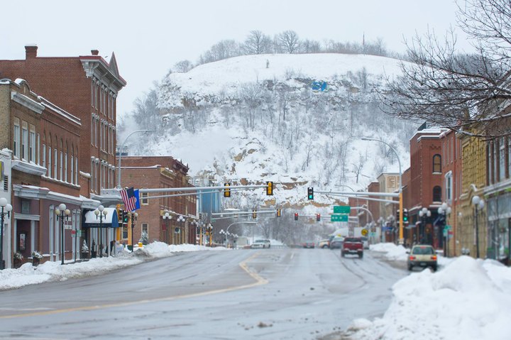 This Minnesota Christmas Town Is Straight Out Of A Norman Rockwell Painting
