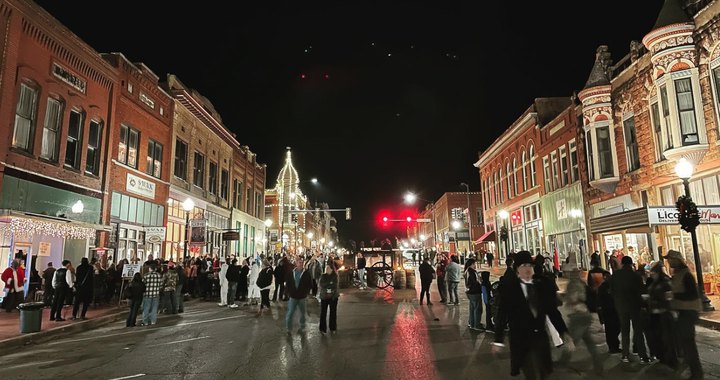 The Charming Small Town In Oklahoma Where You Can Still Experience An Old-Fashioned Christmas