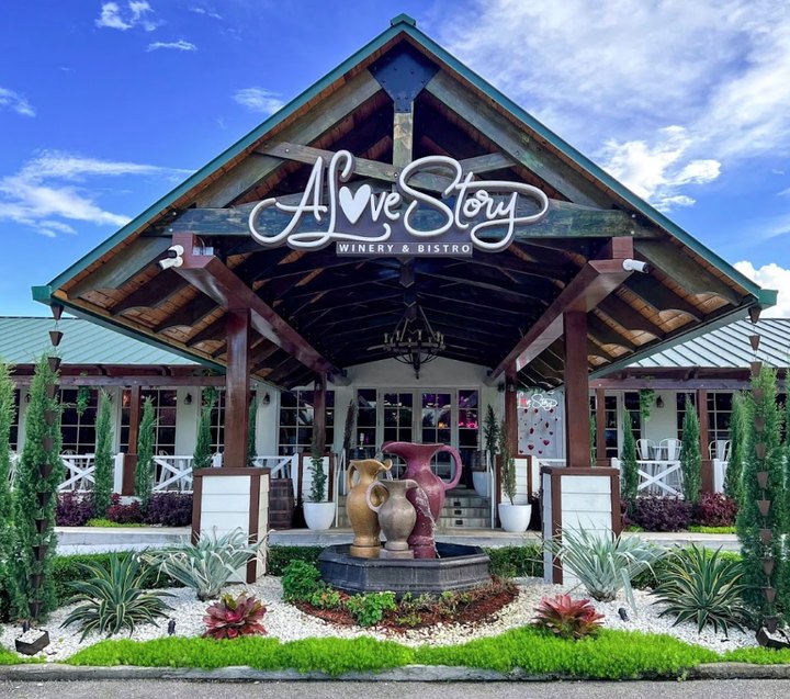 This Love-Themed Winery & Bistro In Florida Is As Romantic As It Gets