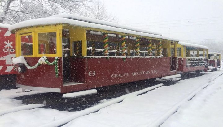 Ride A Christmas Train, Then Stay In A Christmas-Themed Inn For A Holly Jolly North Carolina Adventure