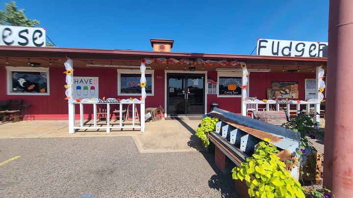 This Small-Town Country Store In Oklahoma Sells The Most Amazing Homemade Fudge You'll Ever Try