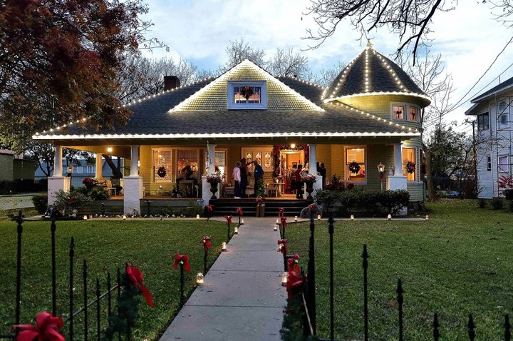 The Charming Small Town In Texas Where You Can Still Experience An Old-Fashioned Christmas