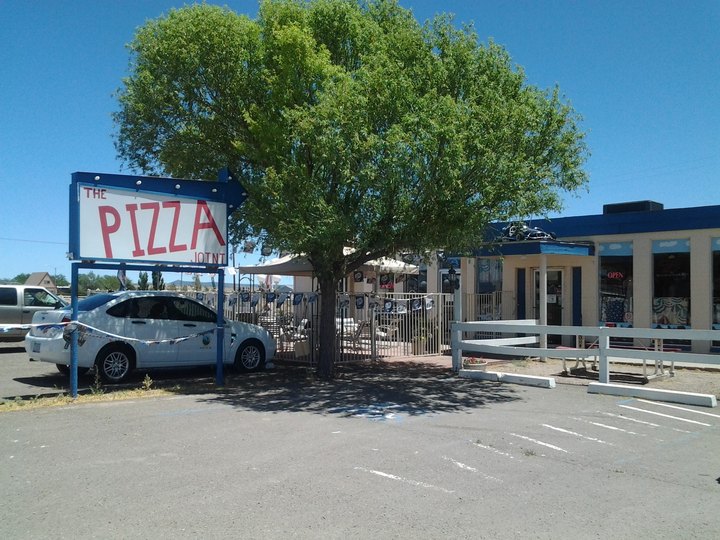 Taste The Best Pizza In The Southwest At This Unassuming Arizona Pizzeria