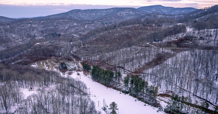 A Winter Getaway To One Of North Carolina's Snowiest Towns Is Nothing Short Of Magical